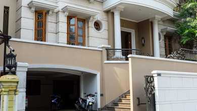 Rumah Elegan di Cempaka Putih, Jakarta Pusat, 8 Kamar Tidur, LT 360m²