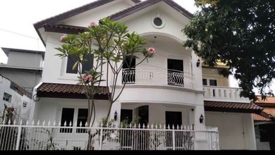 Rumah Elegan di Pasar Minggu, Jakarta Selatan, 6 KT, LT 282m²