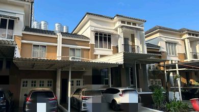 Rumah Elegan di Galaxy, Bekasi, 5 Kamar Tidur, LT 171m²