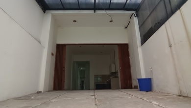 Jual Ruko Panjang 40 Meter Tampak 2 Muka Dari Pintu Depan dan Belakang di Daerah Tambora Jakarta Barat