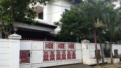 Dijual rumah Eksklusif di Jatinegara, Jakarta Timur - LT 951m²