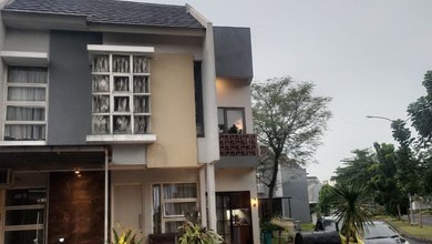 Rumah Favorit di Grand Wisata, Bekasi, 4 KT, Harga 1,9 Miliar