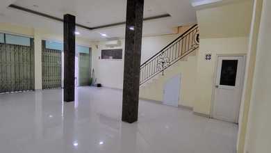 Ruko 2 ½ Lebar 8 Mtr Disewakan di Pondok Kelapa Jakarta Timur