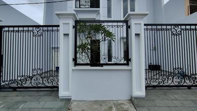 Jual Rumah Eksklusif LT 190 m2 Area Duren Sawit, Jakarta Timur