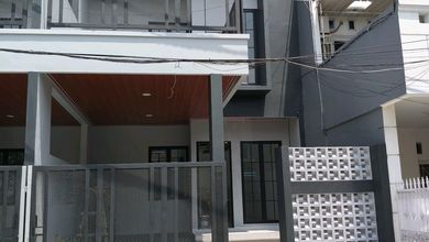 Dijual Rumah Strategis di Pejuang, Bekasi - LT 90m²