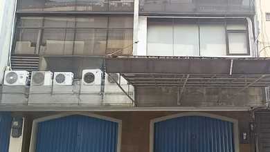 Ruko Gandeng 4 Lantai Bagus Parkiran Luas Dijual Cepat di Komplek Roxy Mas