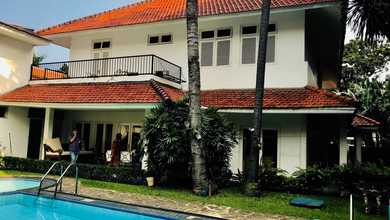 Rumah Elegan di Menteng, Jakarta Pusat, 4 KT, LT 896m²