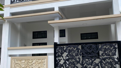 Promo Rumah di Harapan Indah, Bekasi, LB 150m², Harga 1,65 Miliar