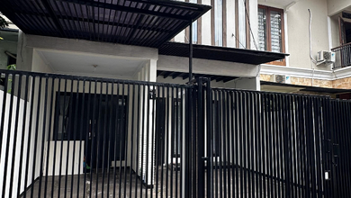 Jual Rumah Strategis di Pondok Kelapa, Jakarta Timur - LT 108m²