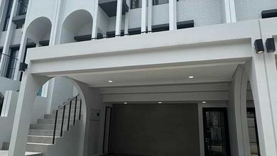 Rumah Sewa Nyaman Lokasi BSD Green Wich, Tangerang, LB 198m²