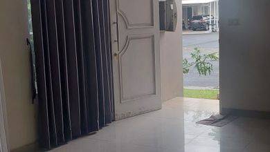Rumah Semi Furnished Lokasi Strategis di Cipondoh