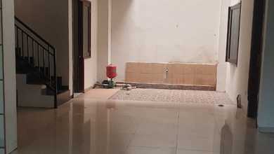 Disewakan Rumah Minimalis di Cipondoh, Tangerang, LT  135 m2