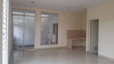 Rumah Unfurnished Lokasi Strategis di Cipondoh