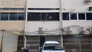 Jual Ruko Ukuran Besar Siap Pakai Menghadap Jalan Besar