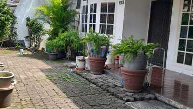 Hunian Elegan di Tanjung Barat, Jakarta Selatan, 4 KT, LT 250m²