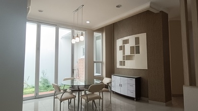 Rumah Sewa Murah Lokasi Gading Serpong, Tangerang, LB 250m²