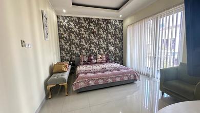 Rumah Elegan di BSD Nusaloka, Tangerang, 4 Kamar Tidur, LT 200m²