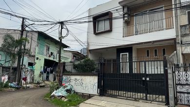 Rumah Sewa Murah Lokasi Green garden, Jakarta Barat, LB 230m²