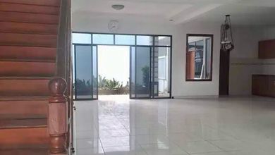 Rumah Unfurnished Lokasi Strategis Daerah Kayu Putih
