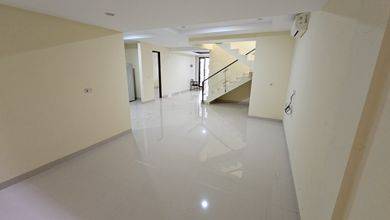 Rumah Unfurnished Lokasi Strategis di Kelapa Gading