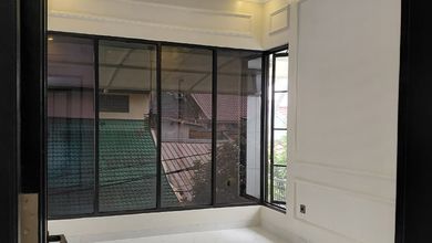 Rumah Mewah di BSD Griya Loka, Tangerang, 4 KT, LT 112m²