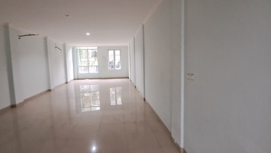 Sewa Ruko 3 Lantai Siap Pakai di Villa Melati Mas, Tangerang Selatan