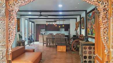 Villa Pusat Kota Seminyak Krobokan Bali Siap Huni Rj