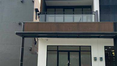 Disewakan Ruko Hampton 3 Lantai Hoek di Gading Serpong, Tangerang