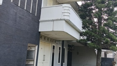 Rumah Mewah di Taman Holis Indah, Bandung, 5 KT, LT 270m²