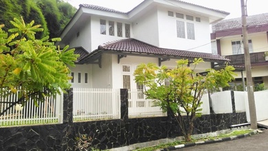 Rumah Sewaan Murah di Sektor 9-Bintaro, Tangerang Selatan, 3 KT, Harga 105 Juta /tahun