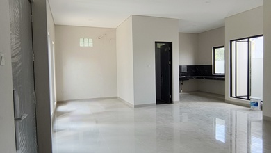 Rumah Area Luxury Taman Surya, Jakarta Barat - Harga Terbaik 3,89 Miliar