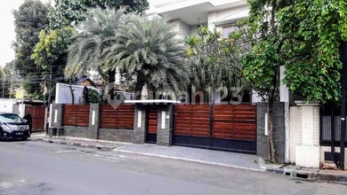 Hunian Elegan di Menteng, Jakarta Pusat, 6 KT, LT 720m²