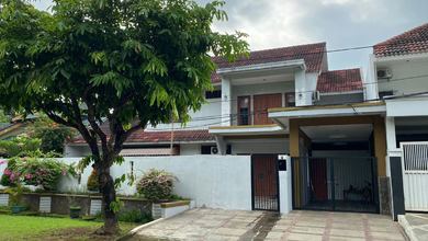 Kesempatan Eksklusif, rumah Prestisius di Kemang Pratama, Bekasi, LB 397m²