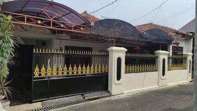 Rumah Dijual di Condet, Jakarta Timur, LB 200m², Harga Kompetitif!