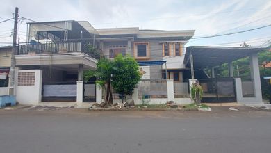 Rumah Mewah di Duren Sawit, Jakarta Timur, 4 KT, LT 260m²