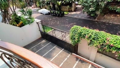 Rumah Sewaan Area Pondok Indah, Jakarta Selatan, LB 600m², 5 KT