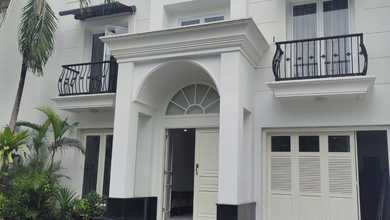 Disewakan Rumah Siap Huni di Kebayoran Baru, Jakarta Selatan, LT 350m²