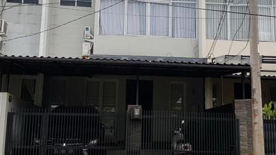 Properti Siap Pakai di Area Ciputat Timur, Tangerang Selatan, LT 126m²