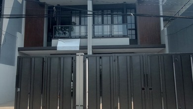 Rumah Dijual di Kav DKI, Jakarta Barat, LB 194m², Harga Terbaik!