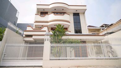 Hunian Mewah di Tamansari, Jakarta Barat, 3 KT, LT 203m²