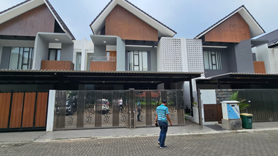 For Sale rumah Eksklusif di Cakung, Jakarta Timur - LT 200m²