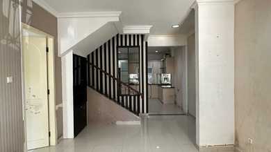 Rumah Dijual di Kota Wisata, Bogor, LB 240m², Harga Terbaik!