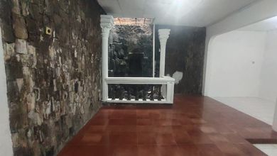 Disewakan Cepat Rumah Cantik dengan Lahan Luas 200 m2 Kawasan Duren Sawit