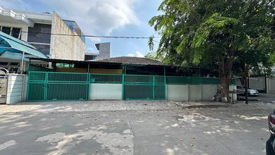 Rumah Hoek 1 Lantai Jalanan 4 Mobil