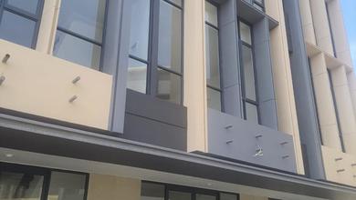 Dijual Ruko Ukuran Besar  Siap Dipakai Menghadap Jalan Besar