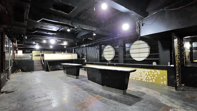 DISEWAKAN GEDUNG 3 LT EX BAR DI PINGGIR JALAN KEMANG RAYA