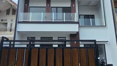 Penawaran Eksklusif, rumah Prestisius di BSD Nusaloka, Tangerang, LB 250m²