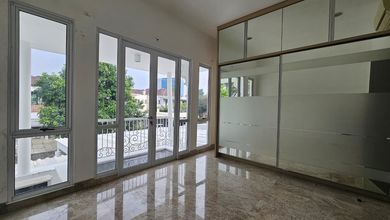 Rumah Prestisius di Kawasan BSD De Park, Tangerang, LB 300m², Harga 6,8 Miliar