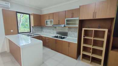 Rumah Area Premium BSD, Tangerang - Harga Menarik 10 Miliar