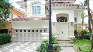 Rumah Area Premium Karawaci, Tangerang - Harga Menarik 4,5 Miliar